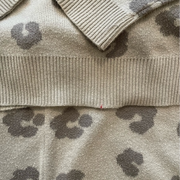 Leopard Print Sweater Set - Picture 2 of 3